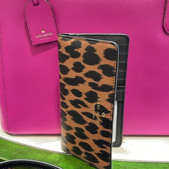 Kate Spade Schuyler Large Slim Bifold Wallet
COLOR:
Multi
NWT - Picture 8 of 16